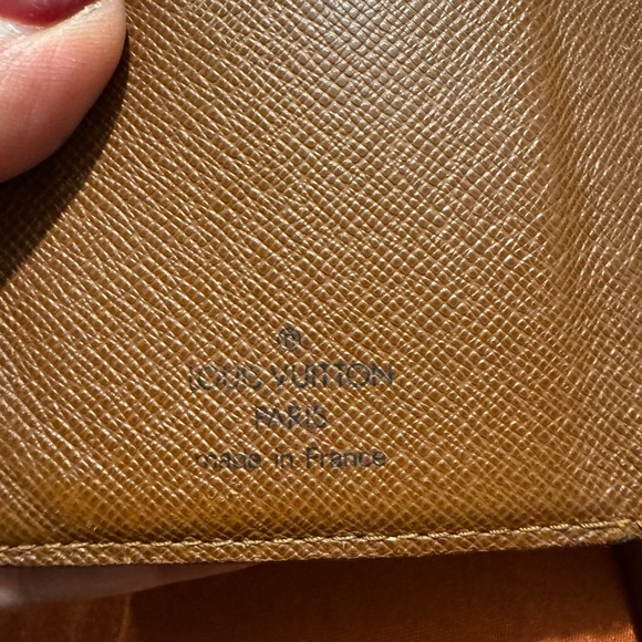 LV monogram medium sized wallet - Picture 10 of 11